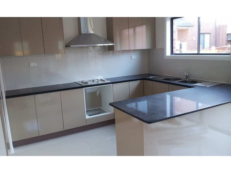 34 Fifth Ave, Rosebud VIC 3939