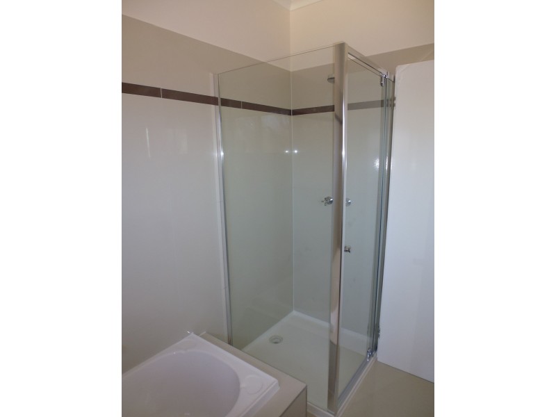 34 Fifth Ave, Rosebud VIC 3939