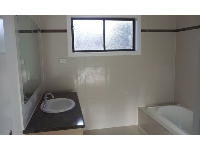 34 Fifth Ave, Rosebud VIC 3939