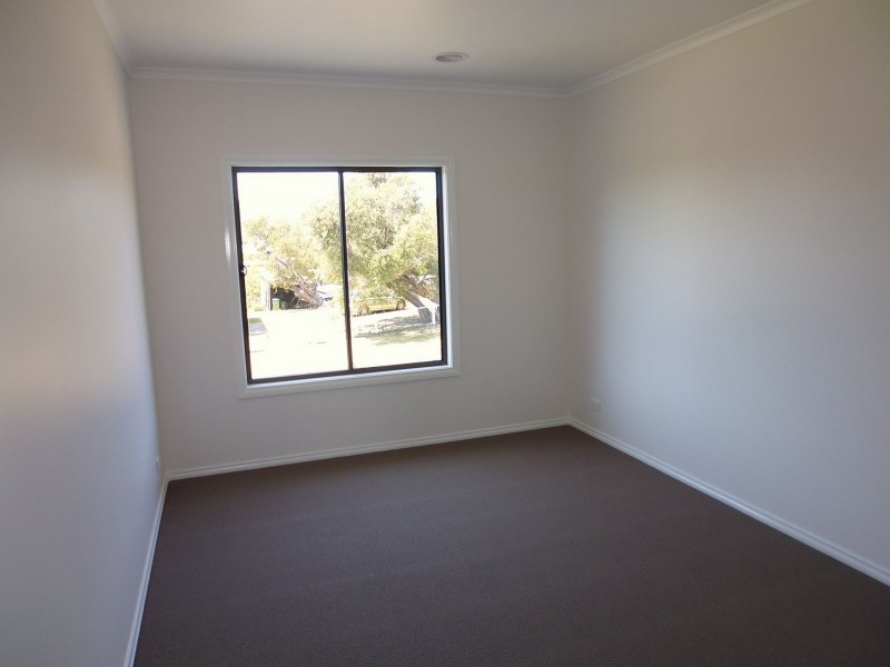 34 Fifth Ave, Rosebud VIC 3939