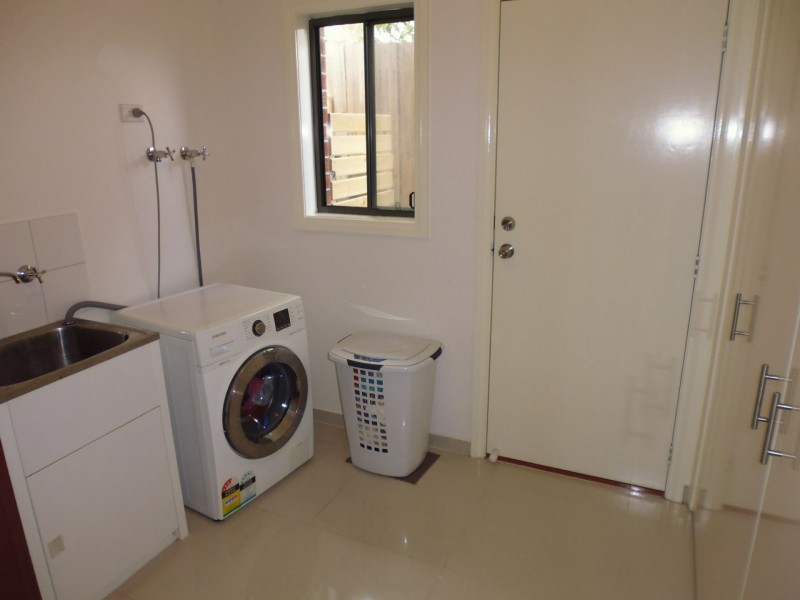 34 Fifth Ave, Rosebud VIC 3939