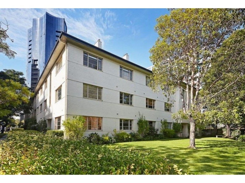 31/17 Queens Rd, Melbourne VIC 3004