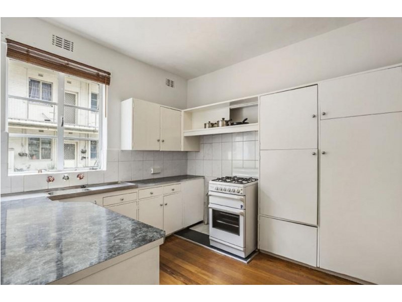 31/17 Queens Rd, Melbourne VIC 3004