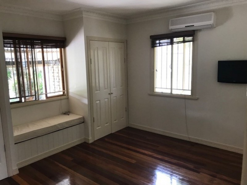 32 Renton St, Camp Hill QLD 4152