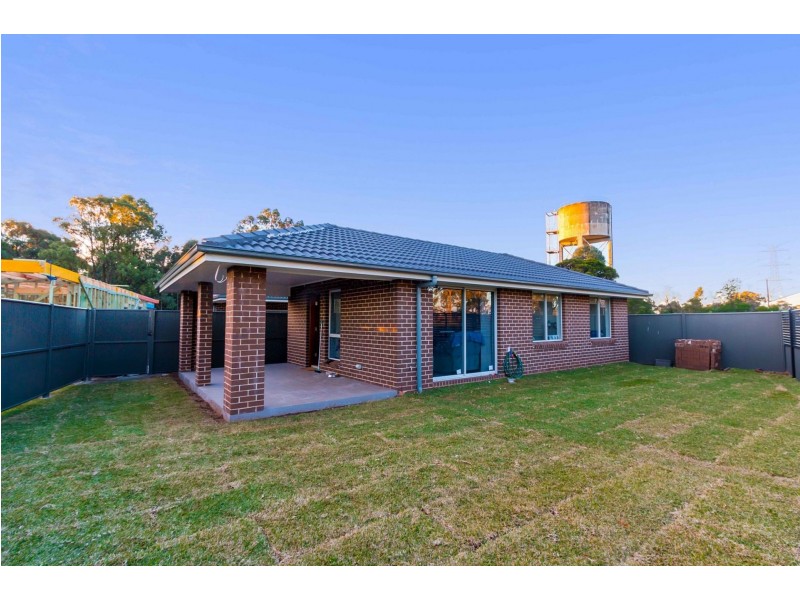 56a Liddiard St, Ropes Crossing NSW 2760