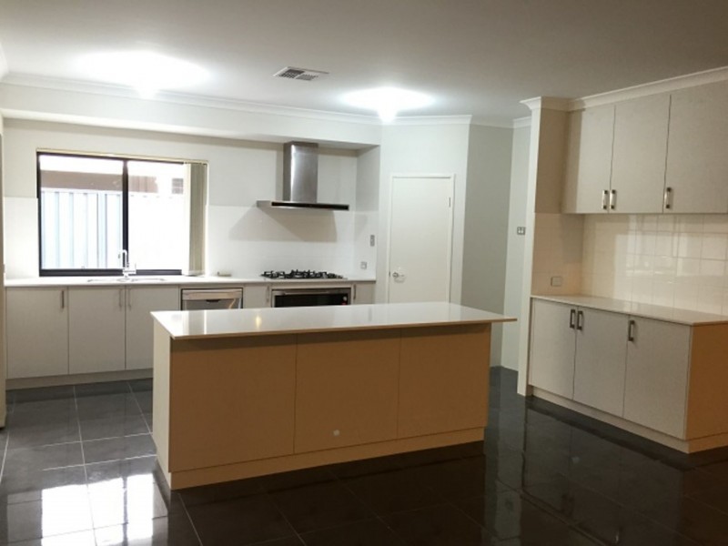 46 Pebble Bush Dr, Canning Vale WA 6155