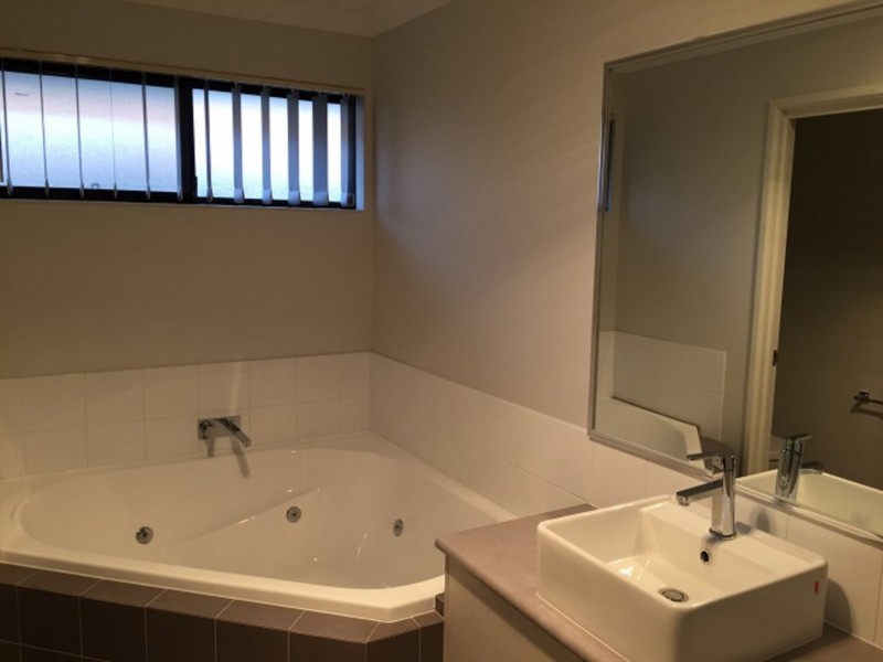 46 Pebble Bush Dr, Canning Vale WA 6155