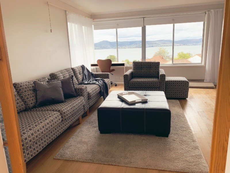 8 Red Knights Rd, Sandy Bay TAS 7005