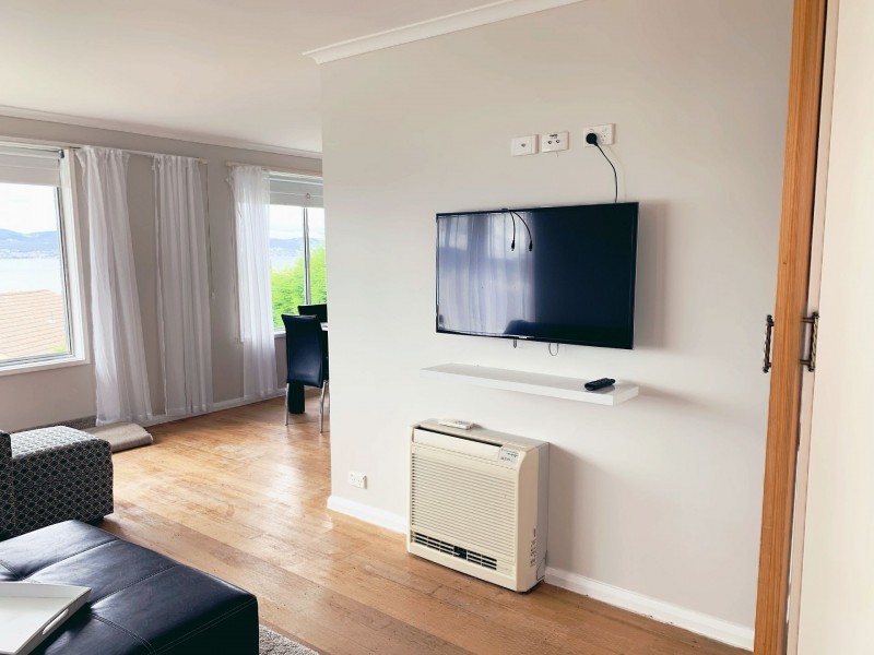 8 Red Knights Rd, Sandy Bay TAS 7005