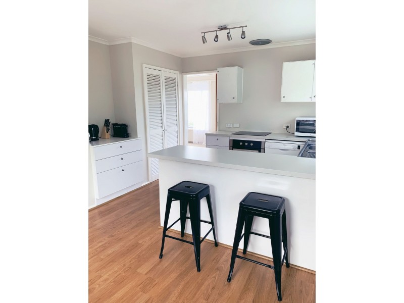 8 Red Knights Rd, Sandy Bay TAS 7005