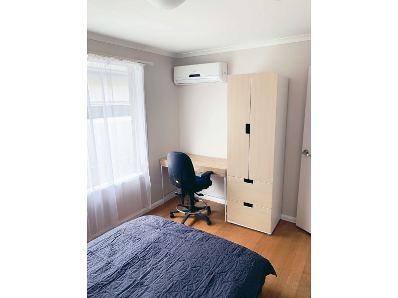 8 Red Knights Rd, Sandy Bay TAS 7005