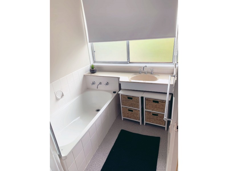 8 Red Knights Rd, Sandy Bay TAS 7005