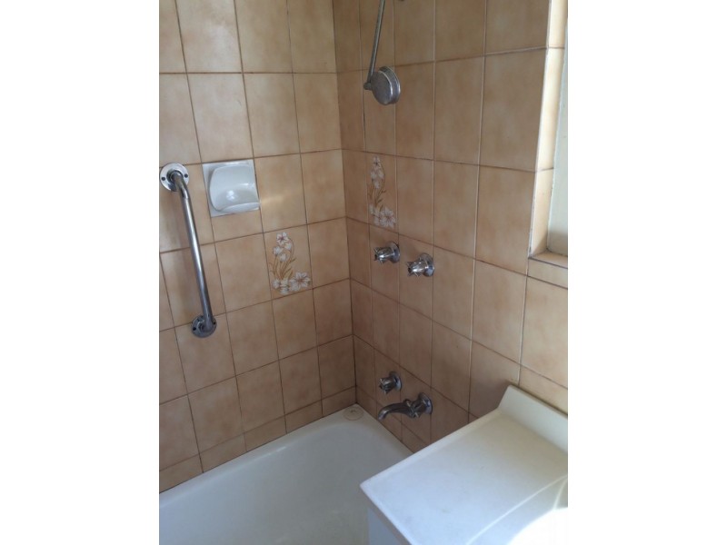 111 Eastwood St, Kensington VIC 3031