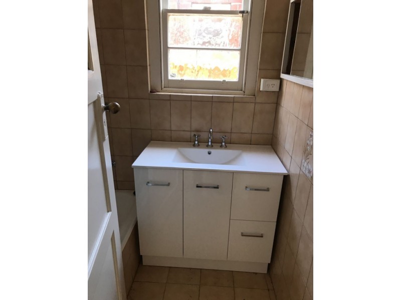 111 Eastwood St, Kensington VIC 3031