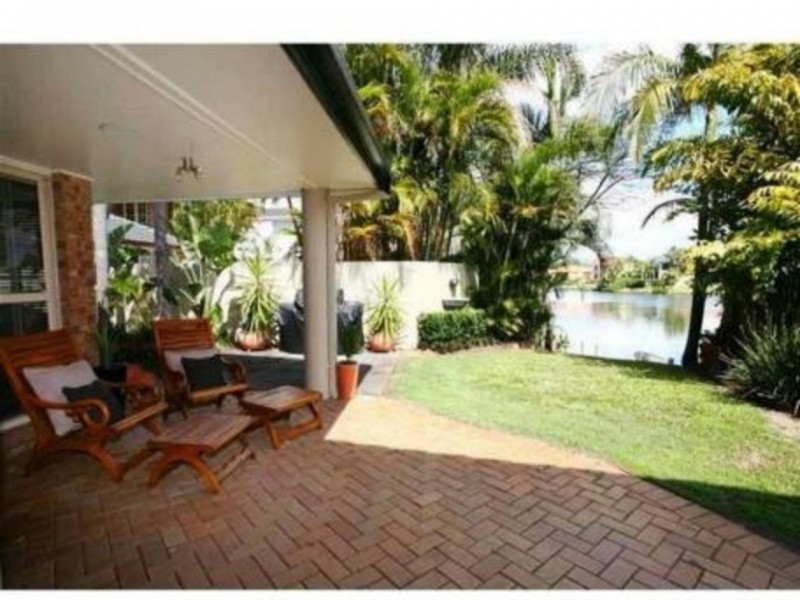 86 Santa Cruz Bvd, Clear Island Waters QLD 4226