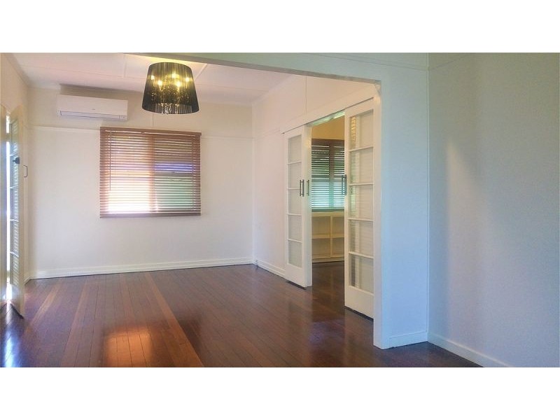 10 Kruger St, Booval QLD 4304