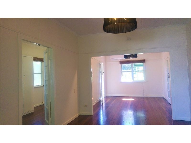 10 Kruger St, Booval QLD 4304