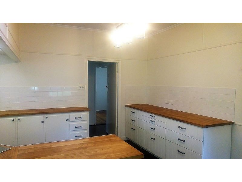 10 Kruger St, Booval QLD 4304