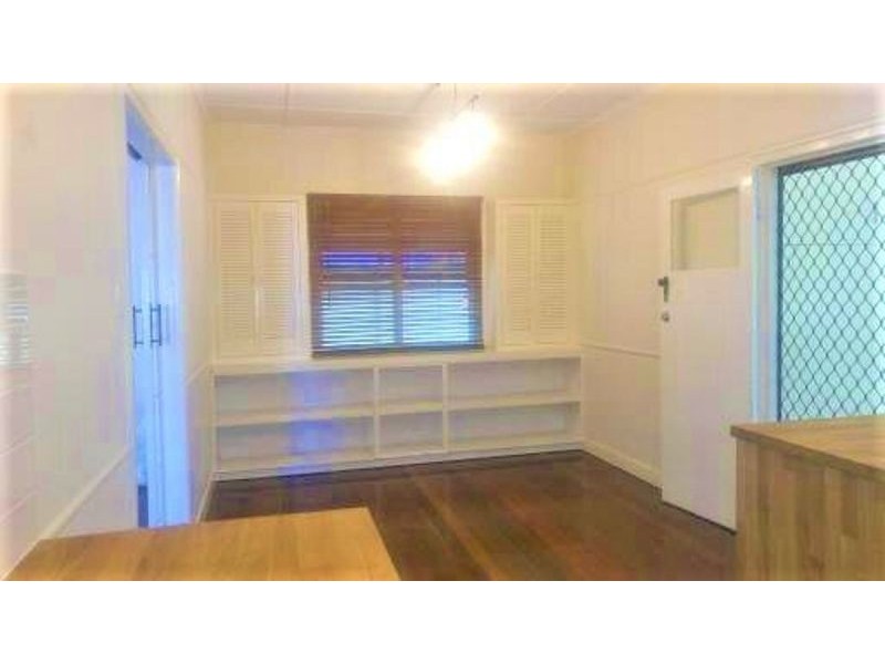 10 Kruger St, Booval QLD 4304