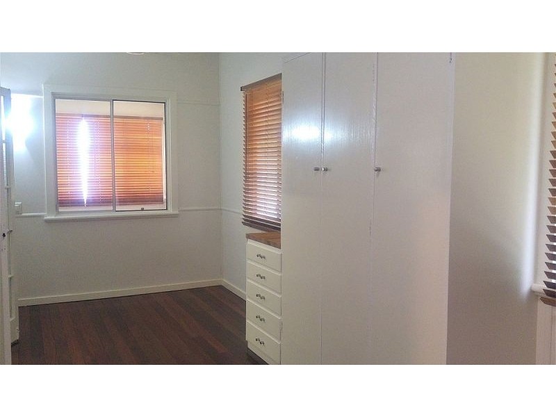 10 Kruger St, Booval QLD 4304