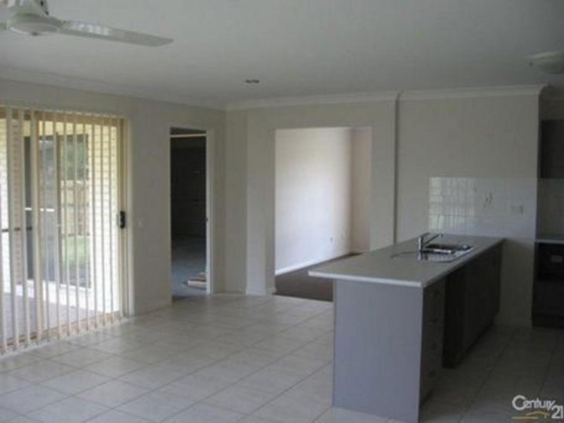 12 Trill Ct, Urangan QLD 4655