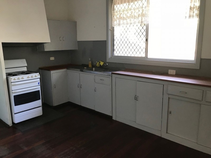 27 Sanderson St, Embleton WA 6062