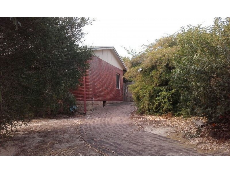 27 Sanderson St, Embleton WA 6062