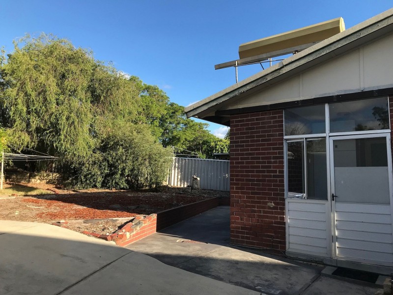 27 Sanderson St, Embleton WA 6062