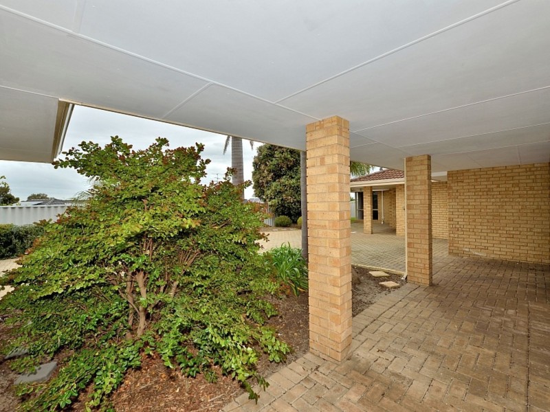 5a Maple Gr, Halls Head WA 6210