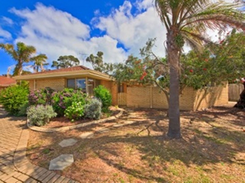 5a Maple Gr, Halls Head WA 6210