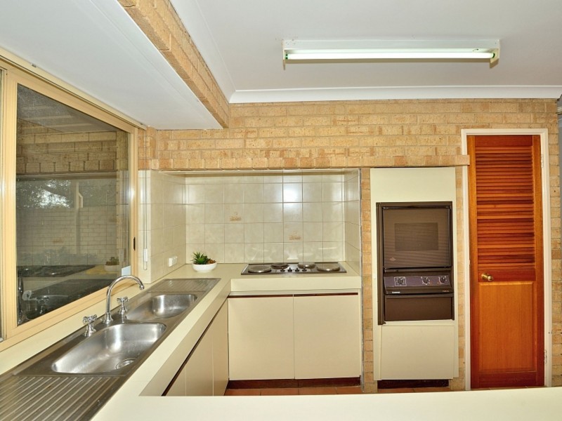 5a Maple Gr, Halls Head WA 6210