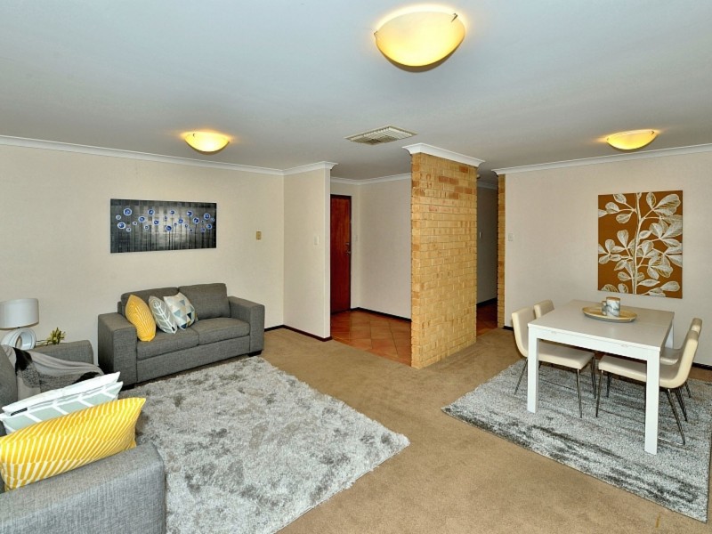 5a Maple Gr, Halls Head WA 6210