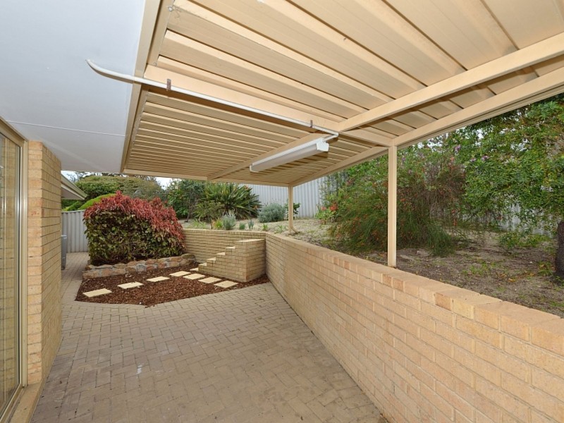 5a Maple Gr, Halls Head WA 6210