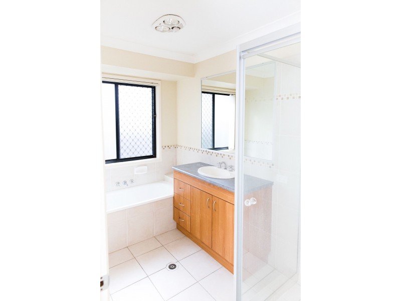 11 Eastern Rise, Little Mountain QLD 4551