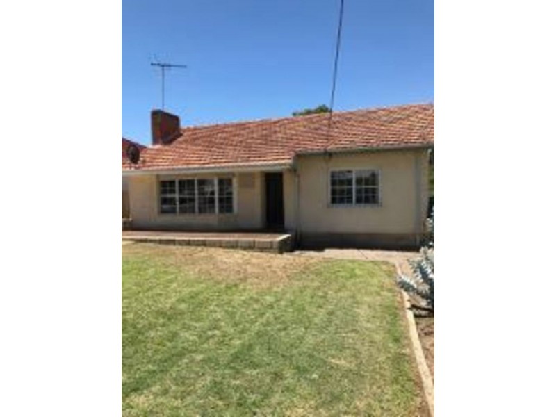 122 Jarrah Rd, St James WA 6102