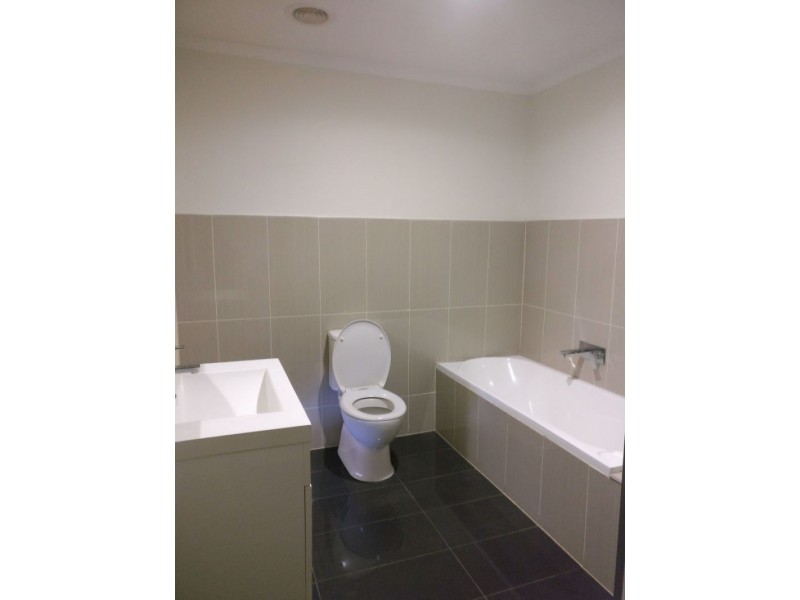 2/57 Rokewood Cres, Meadow Heights VIC 3048