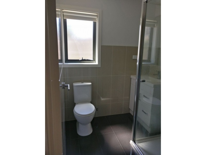 2/57 Rokewood Cres, Meadow Heights VIC 3048