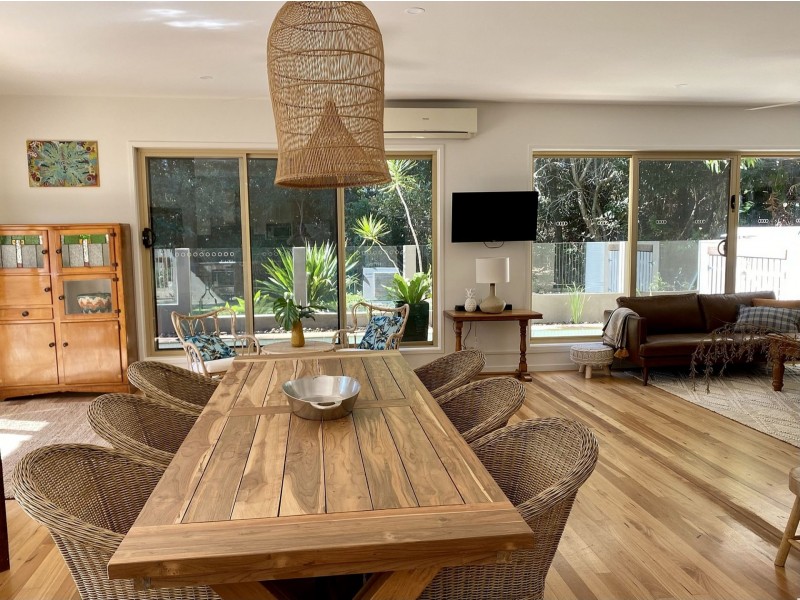 10 Mia Ct, Ocean Shores NSW 2483