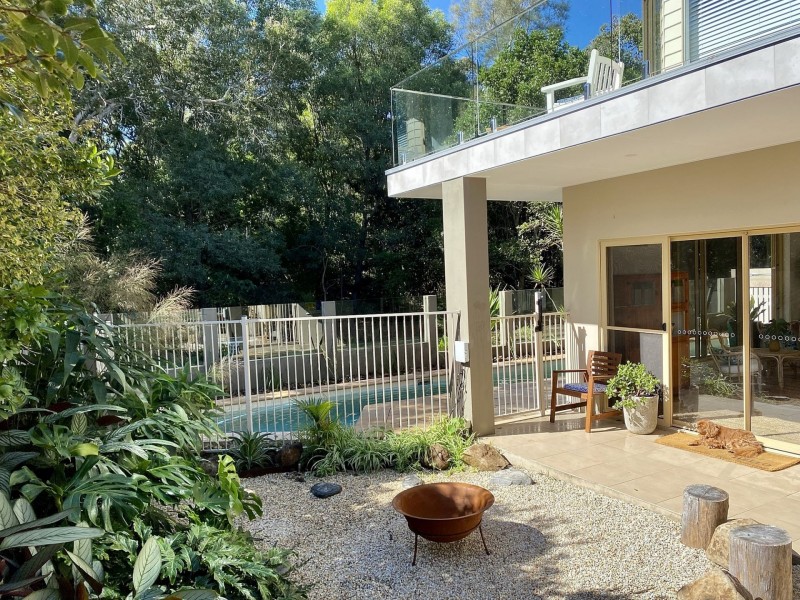 10 Mia Ct, Ocean Shores NSW 2483