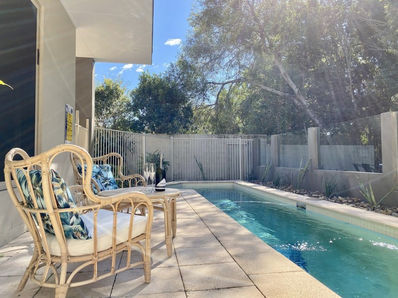 10 Mia Ct, Ocean Shores NSW 2483