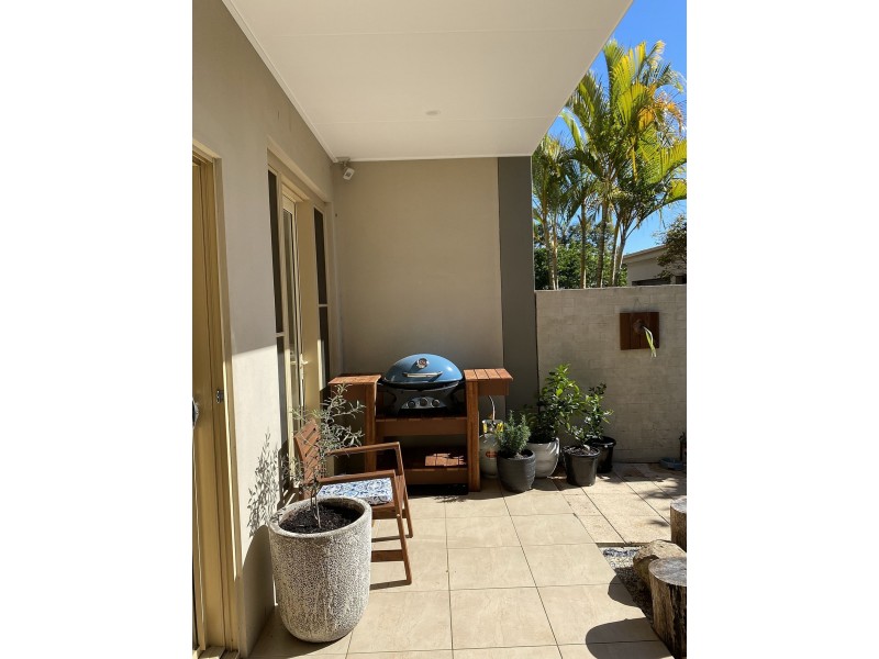 10 Mia Ct, Ocean Shores NSW 2483