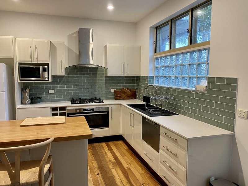 10 Mia Ct, Ocean Shores NSW 2483