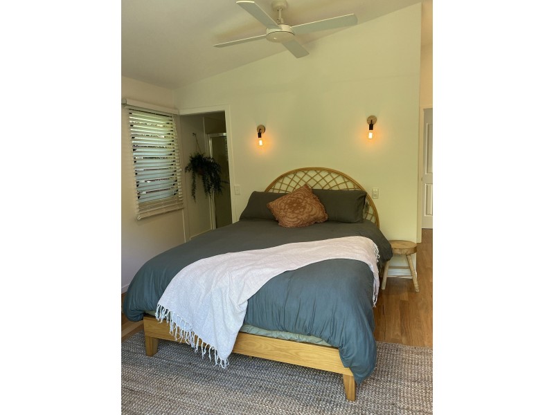 10 Mia Ct, Ocean Shores NSW 2483