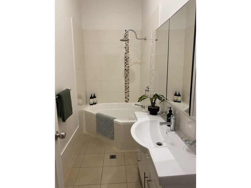 10 Mia Ct, Ocean Shores NSW 2483