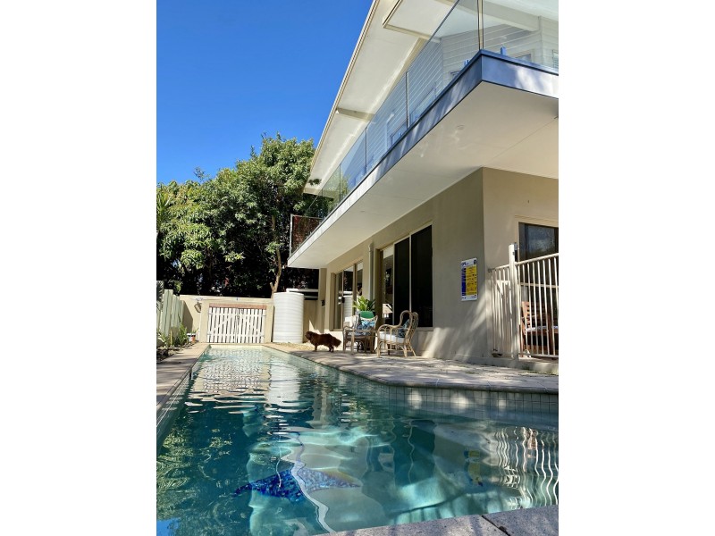 10 Mia Ct, Ocean Shores NSW 2483