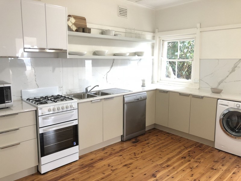2A Edgecliffe Esp, Seaforth NSW 2092