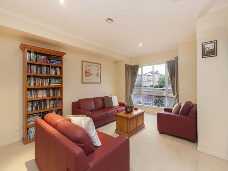 24 Sandy Point Rd, Point Cook VIC 3030