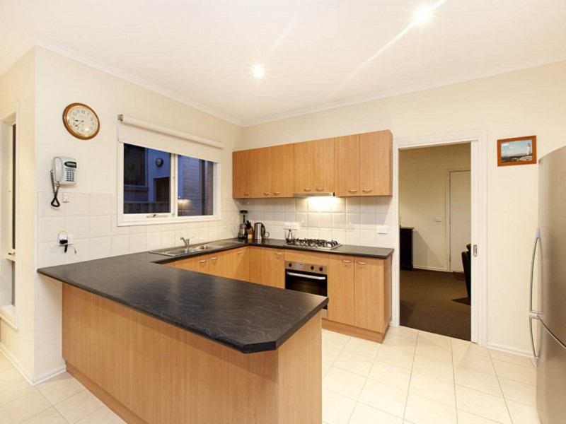 24 Sandy Point Rd, Point Cook VIC 3030