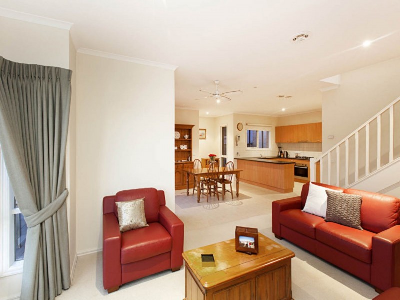 24 Sandy Point Rd, Point Cook VIC 3030