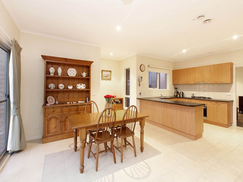 24 Sandy Point Rd, Point Cook VIC 3030
